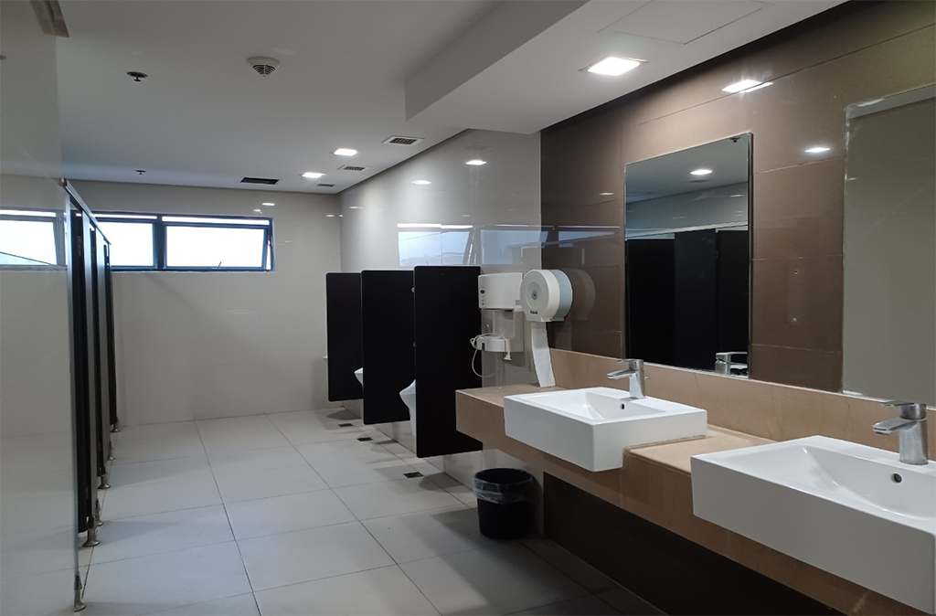 마젤란타워 남자 화장실